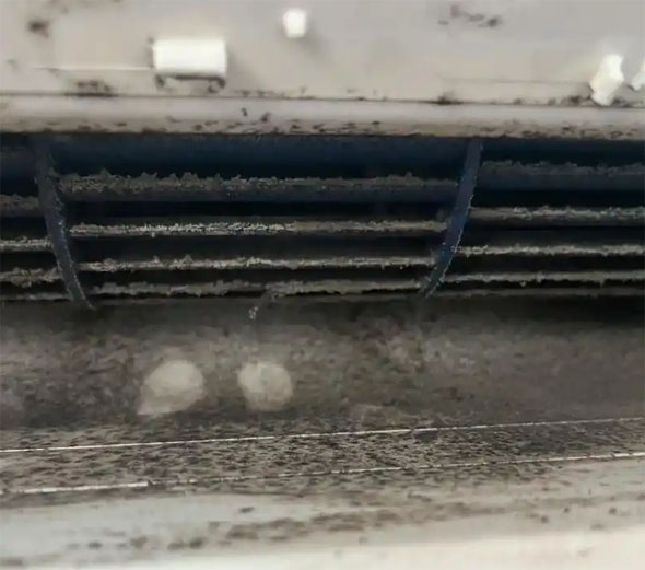 平利空调吹的风有股烧焦味是怎么回事